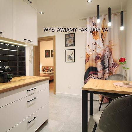 Premium Apartment - Red Rose - Self Check-In Rzeszow Luaran gambar