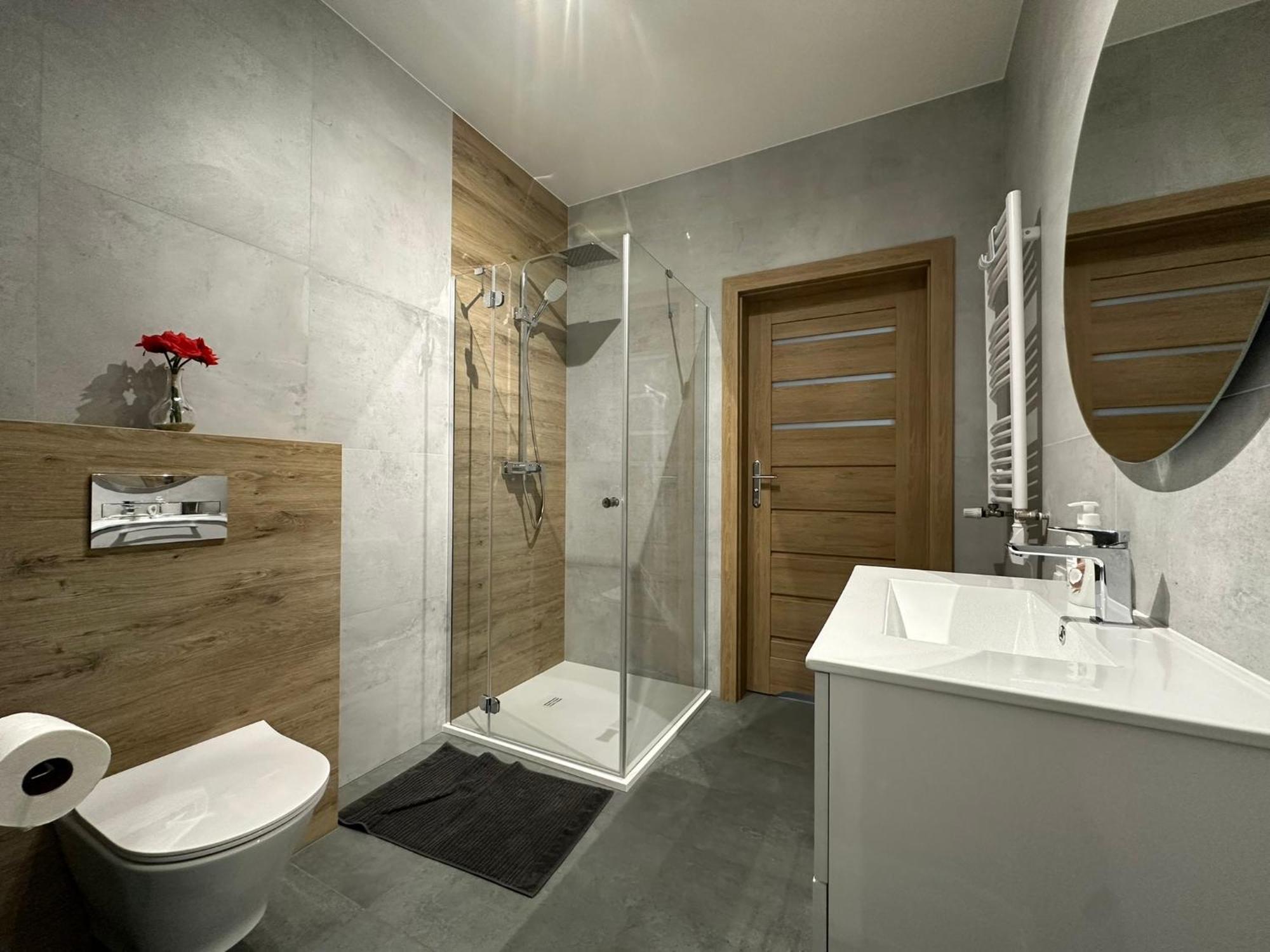 Premium Apartment - Red Rose - Self Check-In Rzeszow Luaran gambar